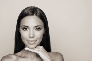 Lippen Volumen, Amorbogen formen, Kußmund, Hyaluronsäure-Filler Volumenaufbau und Konturierung der Lippen mittels Hyaluronsäurefiller, Behandlung von Plisseefältchen um den Mund mittels Vampilifting (PRP), Skin Booster und CO2 FRAXEL Laser in Lindau am Bodensee